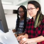 Especializarse en periodismo de datos requiere de diversificación y aprendizaje continuo. Foto de Christina Morillo en Pexels