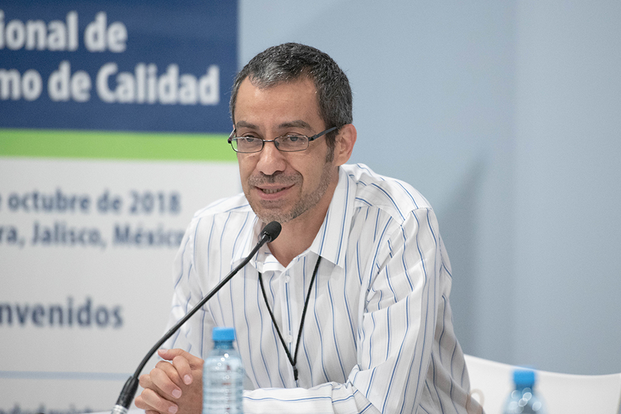 Armando Talamantes en el panel: El debate ético en el periodismo digital: contenido de calidad versus búsqueda de clics.